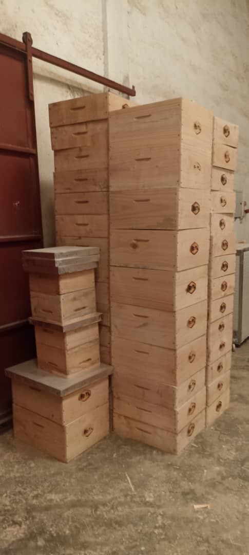 Boxes_to_support_beehives_for_honey