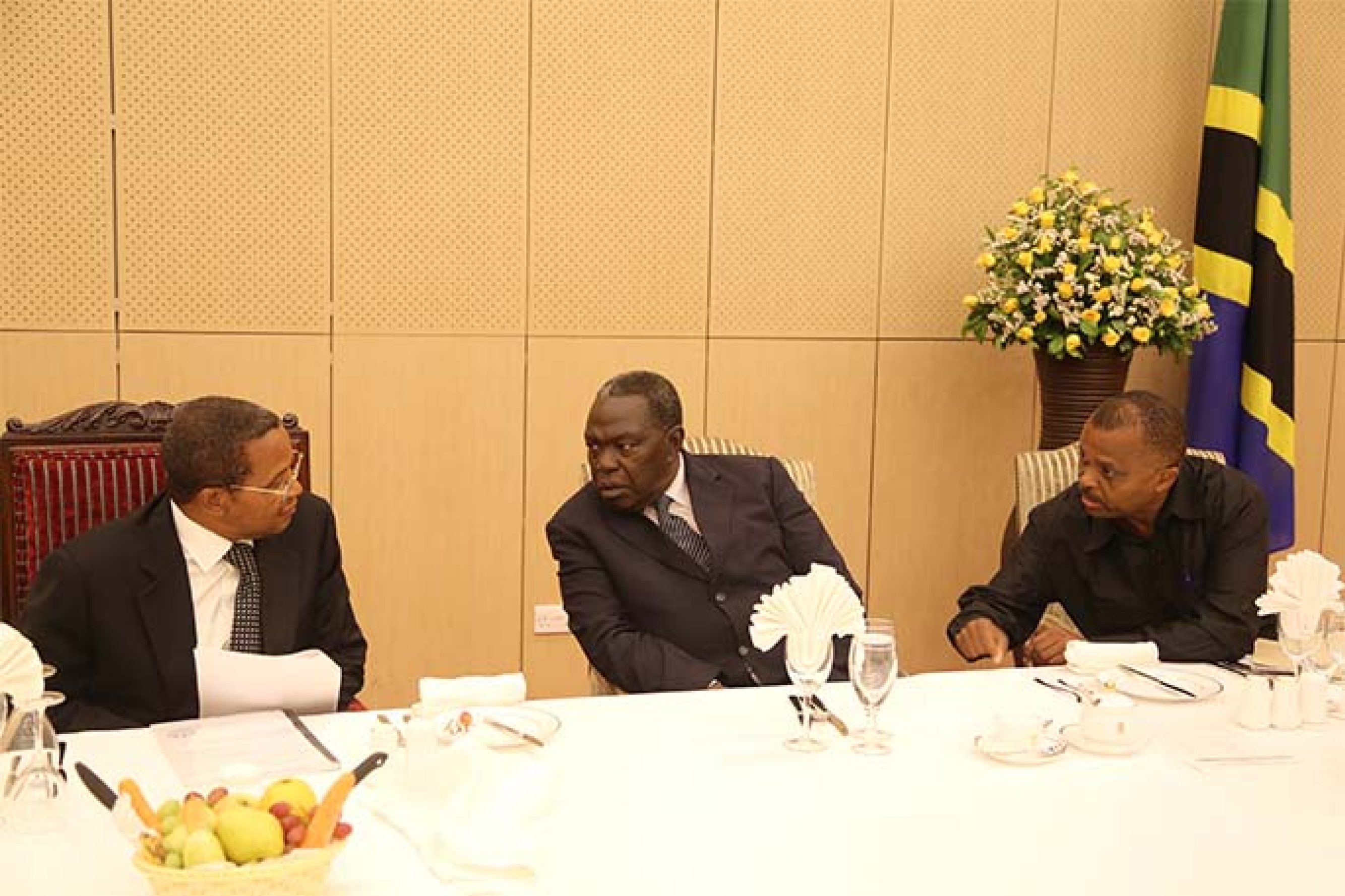 President Dr. Jakaya Mrisho Kikwete talking to MUET guardian RP Mboma (former head of Tanzania’s defense and security forces) together with Godfrey K Mosha when they visited the palace to find a way to support MUET financially to expand its activities including the construction of toilets in all highways in the country in order to eliminate the effect of drug drilling for passenger buses, especially the main road from Tunduma – Dar – Mwanza, along with the preservation of water sources that lead to the main Ruaha.
