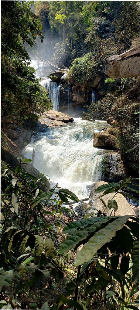 Mnyera_River_Waterfall_03