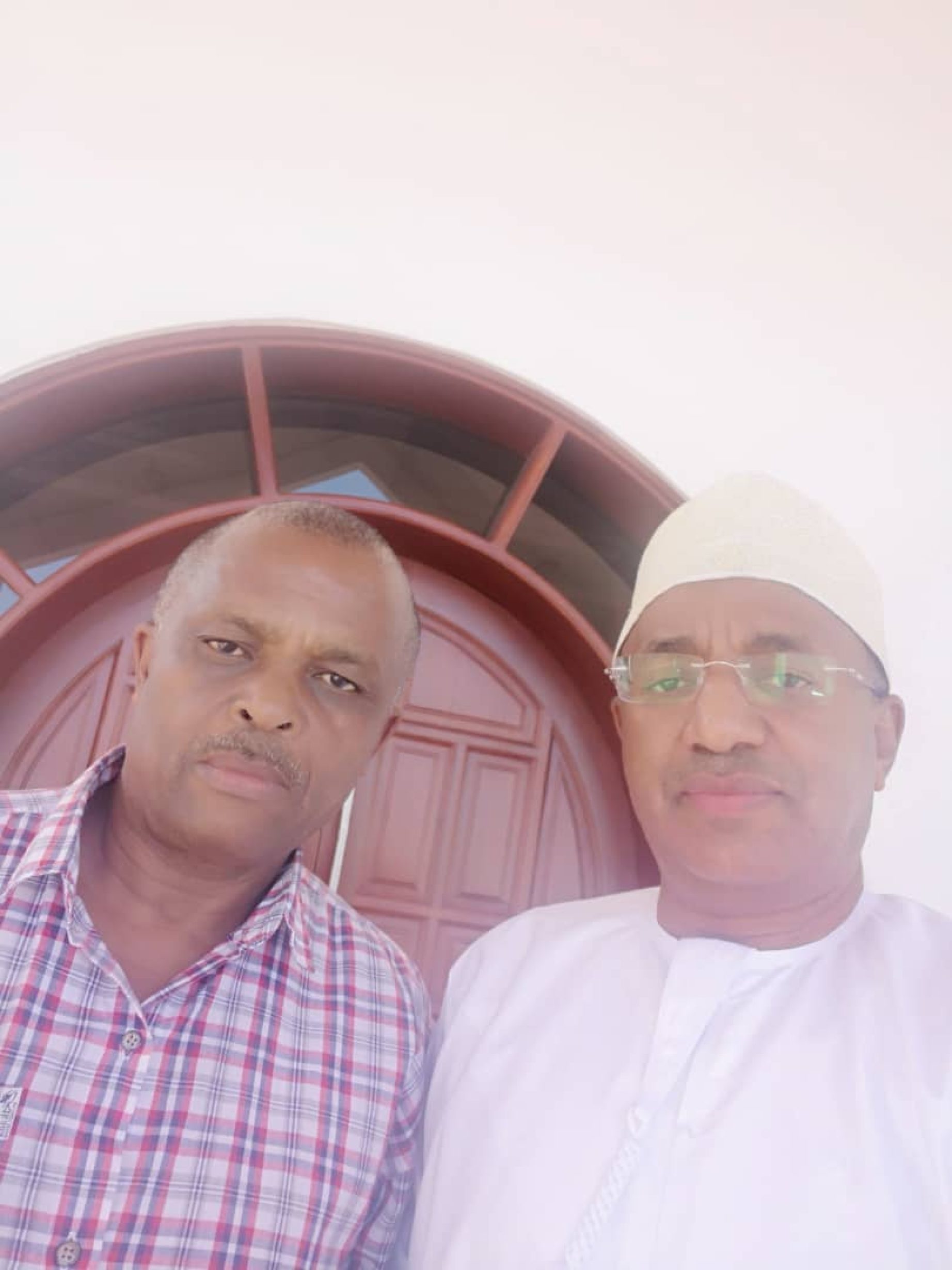 Rais_wa_Zanzibar_Dkt_Hussein_Mwinyi_akiwa_na_Mkurugenzi_wa-MUET_Godfrey_Mosha_01