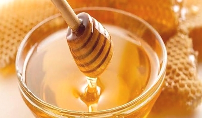 Honey filtering with advanced technology at the small MUET honey factory comes from the groups coordinated by MUET and sent to the Honey bank that MUET buys in those groups as well and before the purchase MUET measures the honey with measurements so that check its quality.