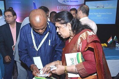 MUET Executive Chairman Godfrey Mosha in a photo with the Secretary of Chamber of Commerce Mrs. Sunanda Rajendran at business forum 2020 in India