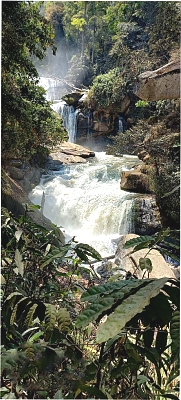 Mnyera_River_Waterfall_03